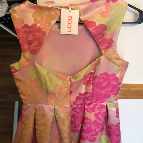 Dress - Picture 3 of 4